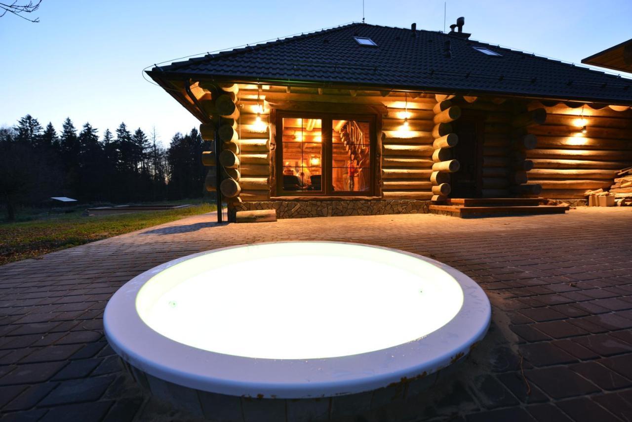 Folvark Gvozd Hotel Kameniuki Exterior foto